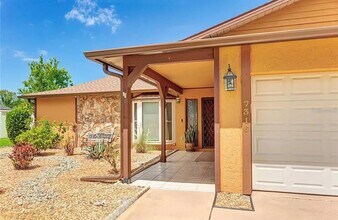 7316 Caladesia Dr in Sarasota, FL - Building Photo - Building Photo