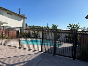 131 S Magnolia Ave in Anaheim, CA - Building Photo - Building Photo