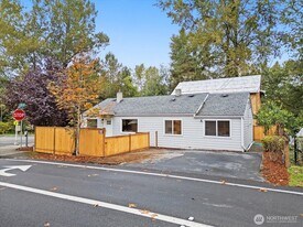 12404 NE 95th St in Kirkland, WA - Building Photo