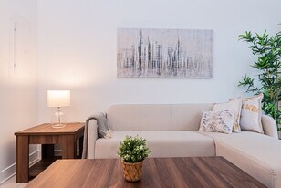 13 Rue Saint-Urbain in Montréal, QC - Building Photo