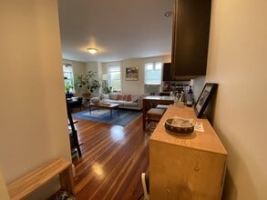 28 Chatham St, Unit 2 in Cambridge, MA - Foto de edificio - Building Photo