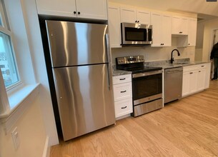 85 Wallingford Rd, Unit 2 in Boston, MA - Foto de edificio - Building Photo