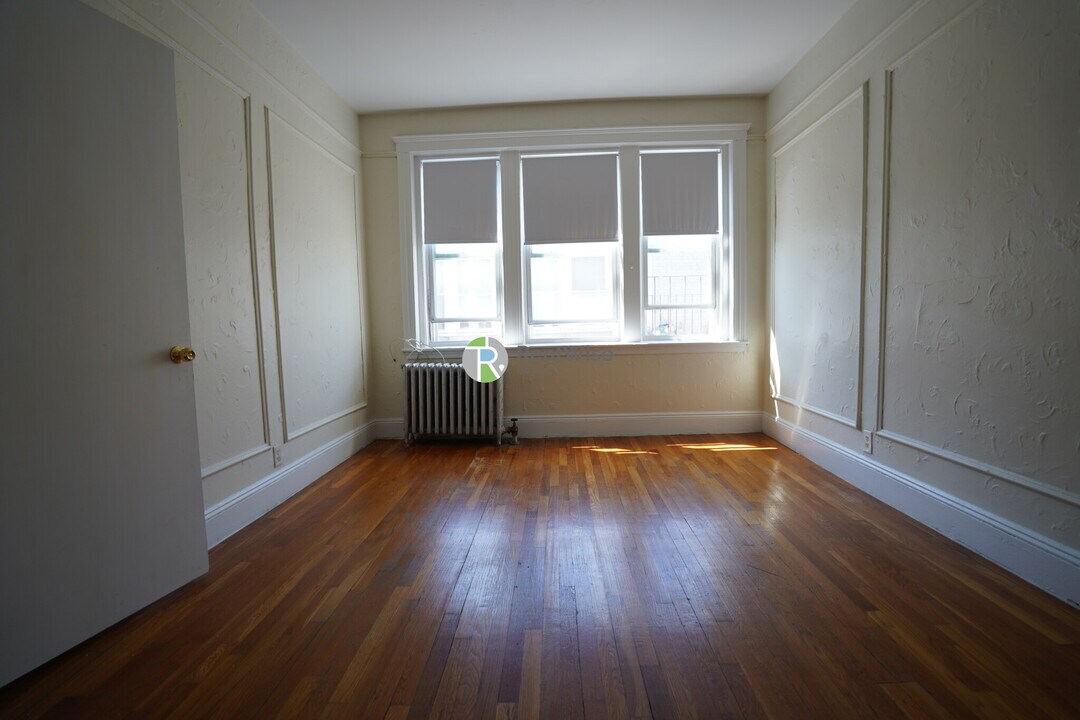 1687 Commonwealth Ave in Boston, MA - Building Photo