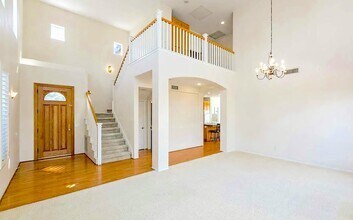 3755 Torrey Vw Ct in San Diego, CA - Building Photo - Building Photo