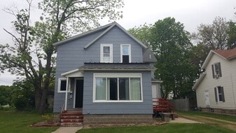 224 S Park St in Fairmont, MN - Building Photo