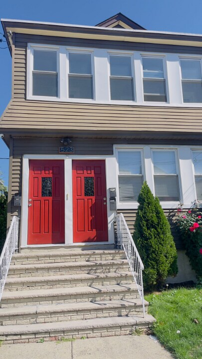 523 Jackson Ave in Elizabeth, NJ - Building Photo