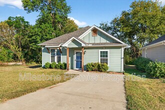 305 W Walker St in Denison, TX - Building Photo - Building Photo