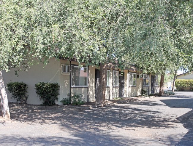 1154 W 7th St in Hanford, CA - Building Photo - Building Photo