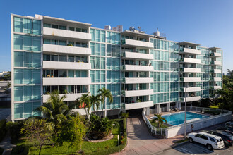 Vernon Arms Apartments in Miami Beach, FL - Building Photo - Building Photo