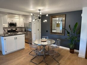 8600 Tuscany Ave, Unit 301 in Playa Del Rey, CA - Building Photo - Building Photo