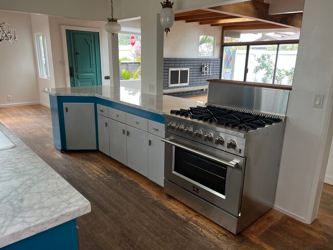 1948 Valley Park Ave, Unit B in Hermosa Beach, CA - Foto de edificio - Building Photo