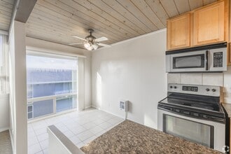 Olympic View Apartments in Bremerton, WA - Foto de edificio - Building Photo