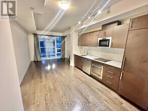 460 Adelaide St E in Toronto, ON - Building Photo - Building Photo