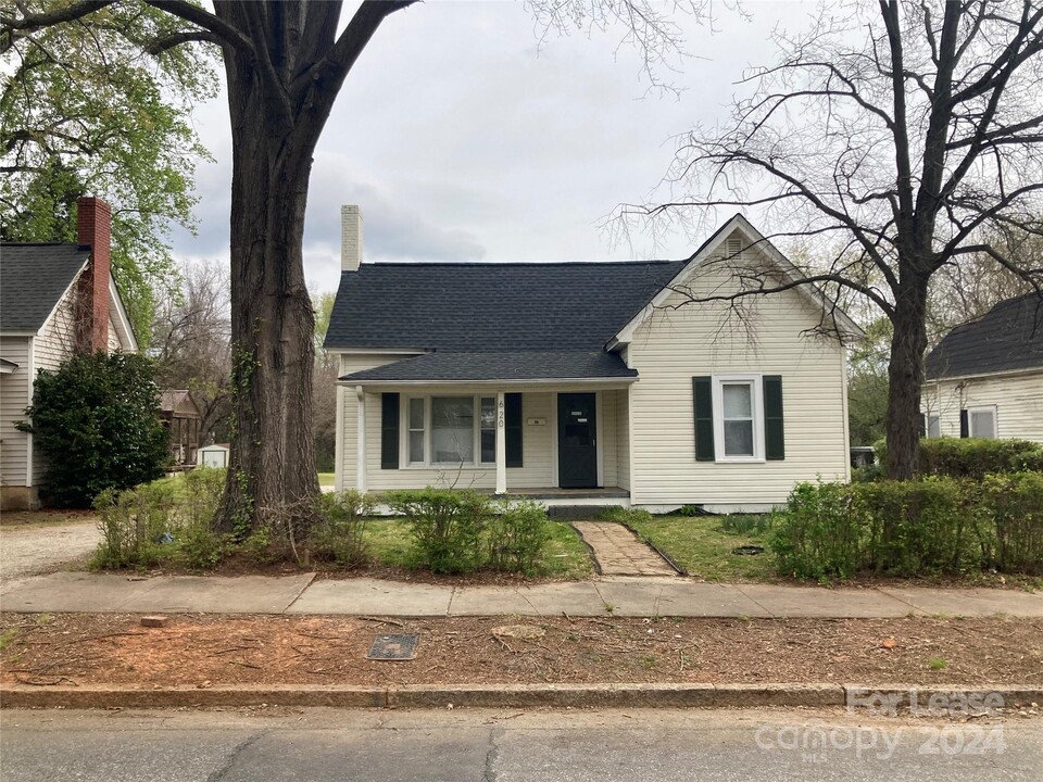 620 E Lafayette St in Salisbury, NC - Building Photo