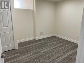 35 Elysian Fields Cir in Brampton, ON - Building Photo - Building Photo