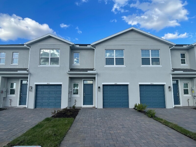 8459 Everly Preserve Dr in Lehigh Acres, FL - Foto de edificio