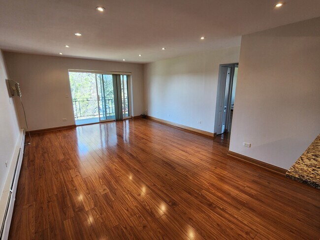 2230 S Goebbert Rd in Arlington Heights, IL - Building Photo - Building Photo