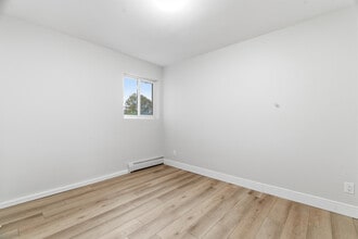 14 Conway Dr in Kitchener, ON - Building Photo - Building Photo