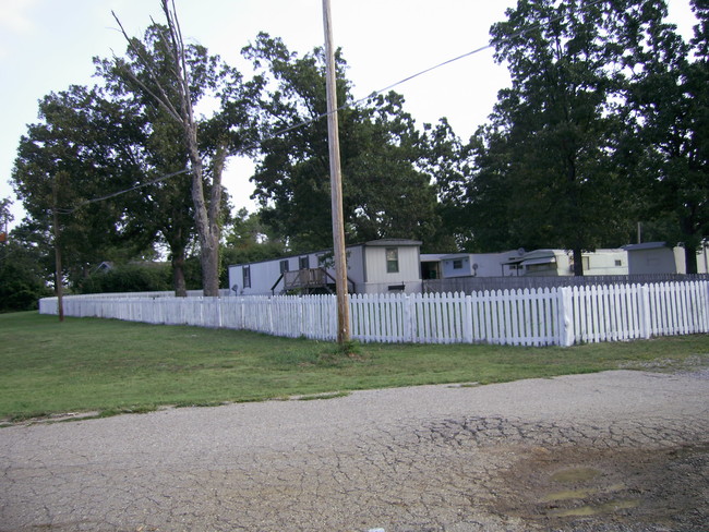 Kingwood Mobile Home Park in Mountain Home, AR - Foto de edificio - Building Photo