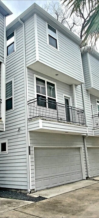 6625 N Main St in Houston, TX - Building Photo