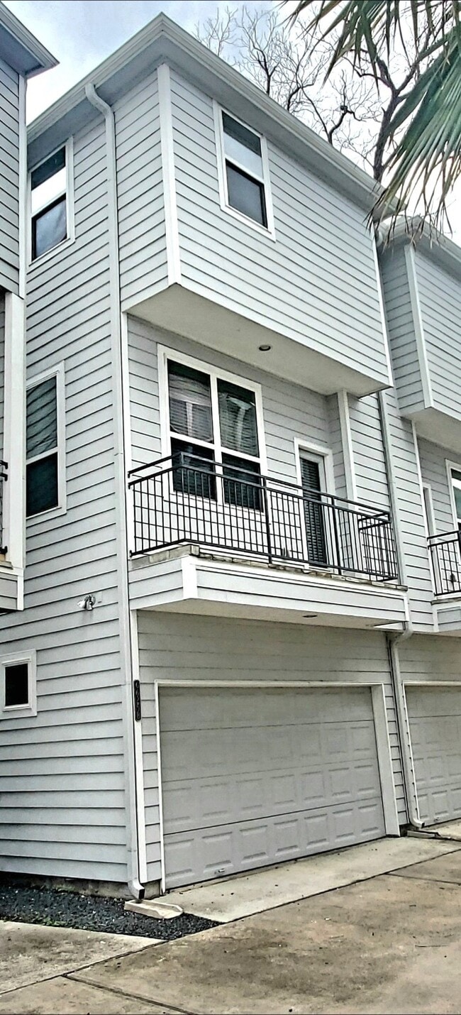 6625 N Main St in Houston, TX - Foto de edificio - Building Photo