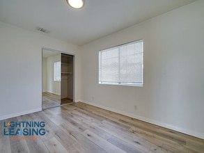 2134 Cloverdale Ave in Los Angeles, CA - Foto de edificio - Building Photo