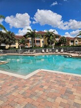 13170 Bella Casa Cir in Ft. Myers, FL - Foto de edificio - Building Photo