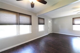 10630 St Lawrence Ln in St. Ann, MO - Building Photo - Building Photo