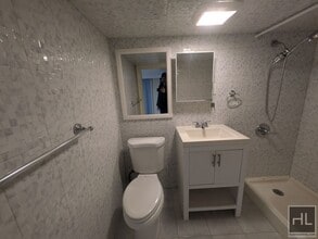 335 Jerome St, Unit 1 in Brooklyn, NY - Foto de edificio - Building Photo