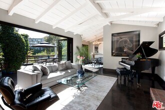 6464 Bryn Mawr Dr in Los Angeles, CA - Building Photo - Building Photo