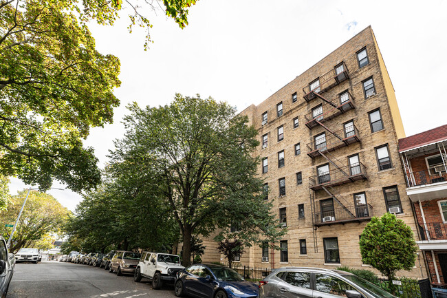 Talbot Apartments in Kew Gardens, NY - Foto de edificio - Building Photo