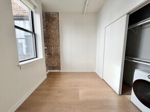 102 W Chicago Ave, Unit S in Chicago, IL - Building Photo - Building Photo