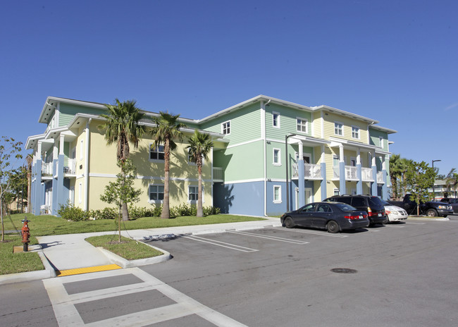 Silver Palm Place in West Palm Beach, FL - Building Photo - Building Photo