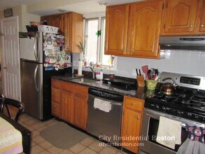 178 W 8th St, Unit 2 in Boston, MA - Building Photo - Building Photo