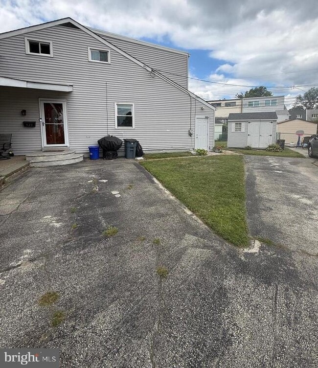 property at 525 Lee Rd