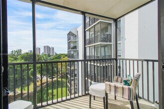 3401 N Country Club Dr, Unit 614 in Aventura, FL - Building Photo - Building Photo