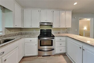 1675 Cedar Grove Dr in Marietta, GA - Foto de edificio - Building Photo