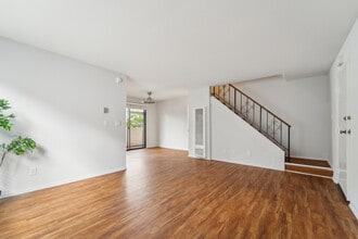 Champlin Properties in Los Angeles, CA - Foto de edificio - Building Photo