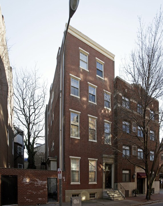 317 S 10th St in Philadelphia, PA - Building Photo