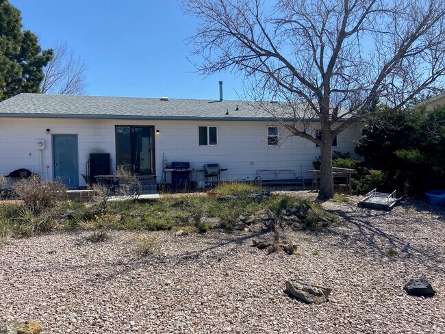 1030 Table Top Terrace in Colorado Springs, CO - Building Photo - Building Photo