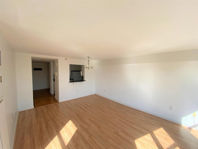 931 Massachusetts Ave, Unit 903 in Cambridge, MA - Building Photo - Building Photo