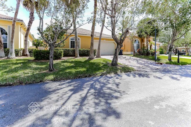 9118 SW 161st Terrace in Palmetto Bay, FL - Foto de edificio - Building Photo