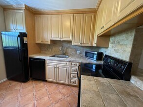 1430 S Lakeside Dr in Lake Worth Beach, FL - Building Photo - Building Photo