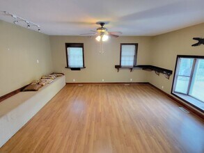 338 Pleasant Dr in Schaumburg, IL - Foto de edificio - Building Photo