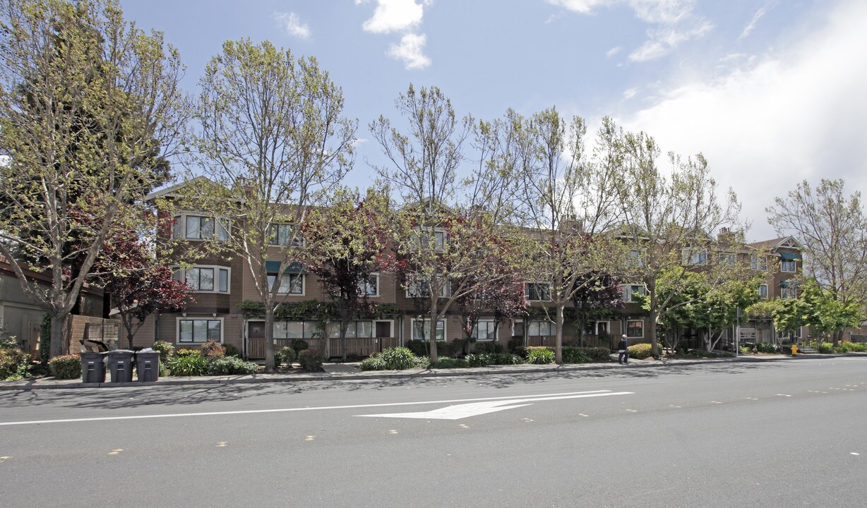 Glen Eden in Hayward, CA - Building Photo