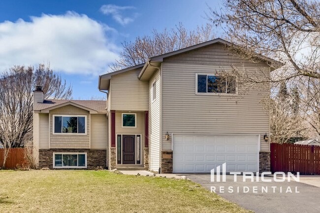 9864 Wake St NE in Circle Pines, MN - Building Photo - Building Photo