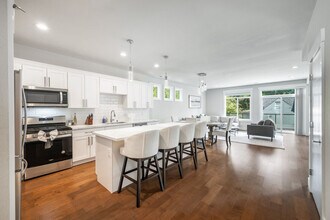 10404 2nd Pl SW in Seattle, WA - Building Photo - Building Photo