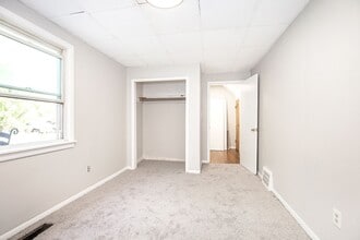 7561 Hickory Rd in Bedford, OH - Building Photo - Building Photo