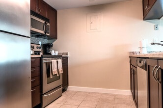 127 Greyrock Pl in Stamford, CT - Building Photo - Building Photo