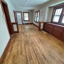 527 Florence St in Lansing, MI - Building Photo - Building Photo